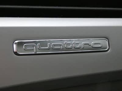 Audi A4 40 TDI S tronic Quattro LED Navi ACC 1-Hd 18" — slika 16