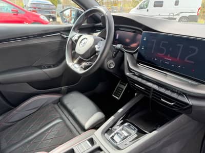 Skoda Octavia Combi RS Plus 4x4 PANO HUD AHK CAM — slika 7