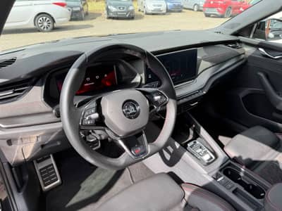 Skoda Octavia Combi RS Plus 4x4 PANO HUD AHK CAM — slika 9