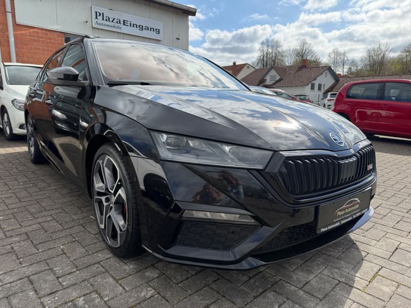 Skoda Octavia Combi RS Plus 4x4 PANO HUD AHK CAM
