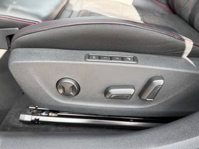 Skoda Octavia Combi RS Plus 4x4 PANO HUD AHK CAM — slika 13