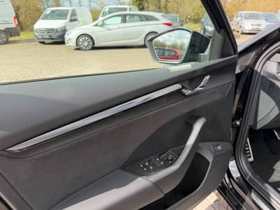 Skoda Octavia Combi RS Plus 4x4 PANO HUD AHK CAM — slika 12