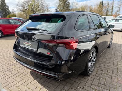 Skoda Octavia Combi RS Plus 4x4 PANO HUD AHK CAM — slika 16