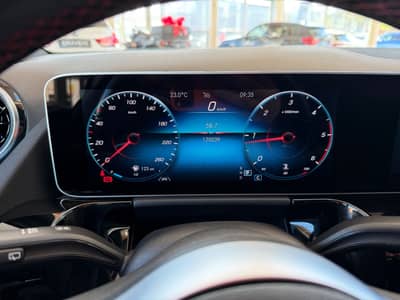 Mercedes-Benz B 220 d 4Matic AMG-Paket ACC LED Kamera — slika 18