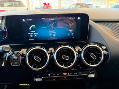 Mercedes-Benz B 220 d 4Matic AMG-Paket ACC LED Kamera — slika 19