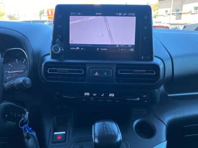 Citroën Berlingo Shine M ACC/Assistenz/Kamera/Sitzhz/HuD — slika 10