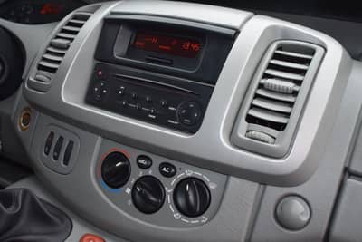 Nissan Primastar Kombi L1H1 2.7t 9.Sitzer AHK Klima — slika 18