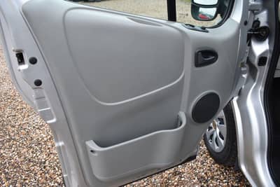 Nissan Primastar Kombi L1H1 2.7t 9.Sitzer AHK Klima — slika 11
