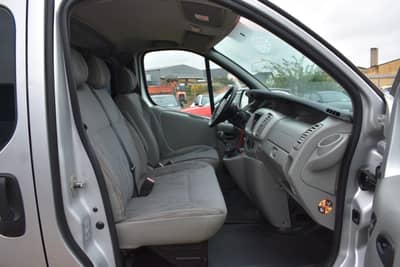 Nissan Primastar Kombi L1H1 2.7t 9.Sitzer AHK Klima — slika 7