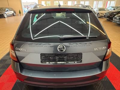 Skoda Octavia Combi CleverNavi/LED/Kamera/Abstandtemp — slika 9