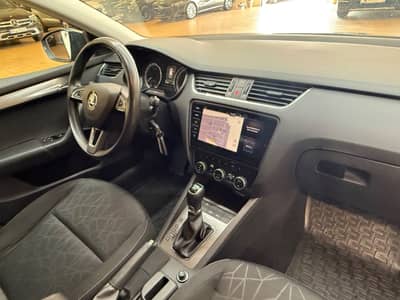 Skoda Octavia Combi CleverNavi/LED/Kamera/Abstandtemp — slika 14