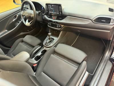 Hyundai i30 YES! Plus/Navi/Kamera/LED/PDC/TOP — slika 15