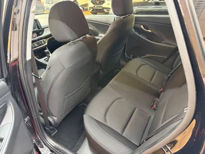 Hyundai i30 YES! Plus/Navi/Kamera/LED/PDC/TOP — slika 17