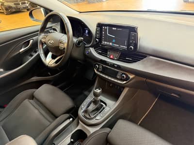 Hyundai i30 YES! Plus/Navi/Kamera/LED/PDC/TOP — slika 14
