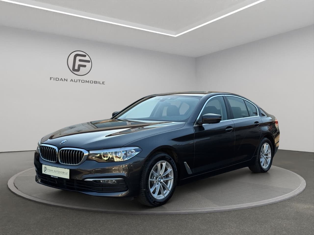 BMW 520d Lim. xDrive*Display-Key*LED*Kamera*Ambiente — slika 1