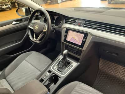Volkswagen Passat Variant Basis/Navi/Kamera/LED/ErsterH/TOP — slika 14