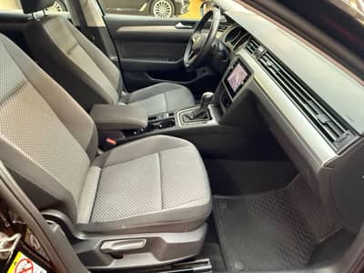 Volkswagen Passat Variant Basis/Navi/Kamera/LED/ErsterH/TOP — slika 16