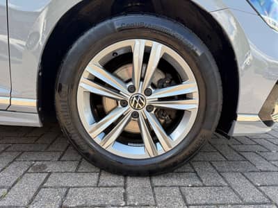 Volkswagen Passat Variant 2.0 TDI R LINE 4M PANO CAM AHK — slika 16