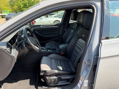 Volkswagen Passat Variant 2.0 TDI R LINE 4M PANO CAM AHK — slika 4