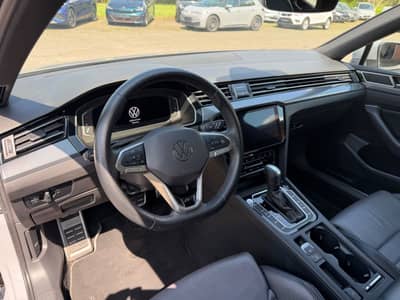 Volkswagen Passat Variant 2.0 TDI R LINE 4M PANO CAM AHK — slika 5