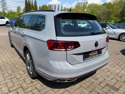 Volkswagen Passat Variant 2.0 TDI R LINE 4M PANO CAM AHK — slika 13