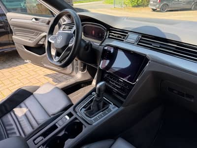Volkswagen Passat Variant 2.0 TDI R LINE 4M PANO CAM AHK — slika 8