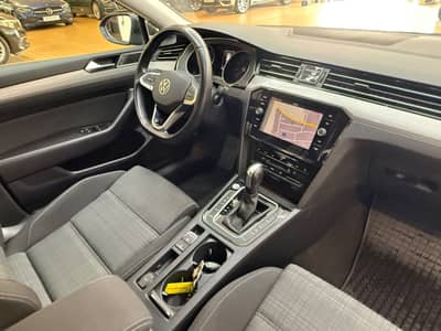 Volkswagen Passat Variant Business/Navi/LED/Kamera/TOP — slika 14