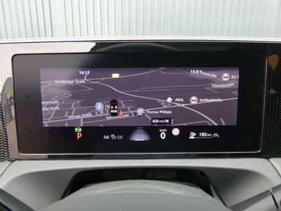 Volkswagen Tiguan 2.0 TDI DSG 1-Hand Navi HUD PANO LED 360° — slika 18