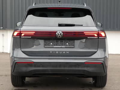 Volkswagen Tiguan 2.0 TDI DSG 1-Hand Navi HUD PANO LED 360° — slika 28