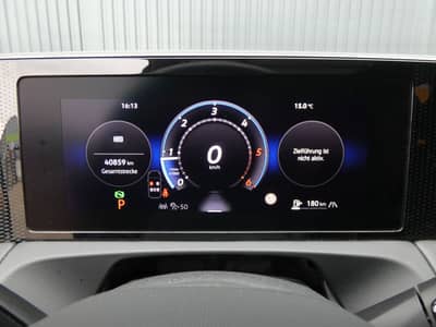 Volkswagen Tiguan 2.0 TDI DSG 1-Hand Navi HUD PANO LED 360° — slika 17