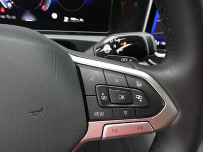 Volkswagen Tiguan 2.0 TDI DSG 1-Hand Navi HUD PANO LED 360° — slika 16