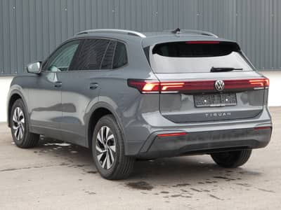 Volkswagen Tiguan 2.0 TDI DSG 1-Hand Navi HUD PANO LED 360° — slika 29