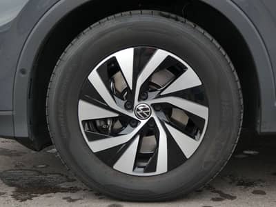 Volkswagen Tiguan 2.0 TDI DSG 1-Hand Navi HUD PANO LED 360° — slika 26