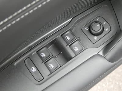 Volkswagen Tiguan 2.0 TDI DSG 1-Hand Navi HUD PANO LED 360° — slika 22
