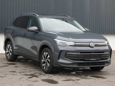 Volkswagen Tiguan 2.0 TDI DSG 1-Hand Navi HUD PANO LED 360° — slika 24