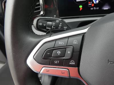 Volkswagen Tiguan 2.0 TDI DSG 1-Hand Navi HUD PANO LED 360° — slika 15