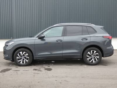 Volkswagen Tiguan 2.0 TDI DSG 1-Hand Navi HUD PANO LED 360° — slika 25