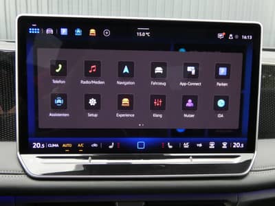 Volkswagen Tiguan 2.0 TDI DSG 1-Hand Navi HUD PANO LED 360° — slika 13