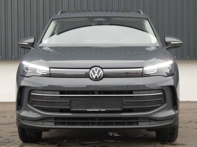 Volkswagen Tiguan 2.0 TDI DSG 1-Hand Navi HUD PANO LED 360° — slika 27
