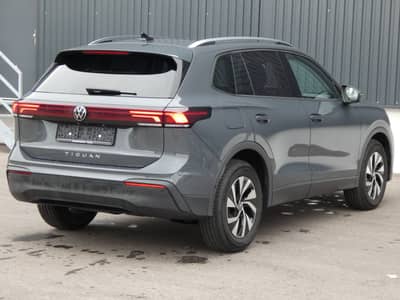 Volkswagen Tiguan 2.0 TDI DSG 1-Hand Navi HUD PANO LED 360° — slika 30