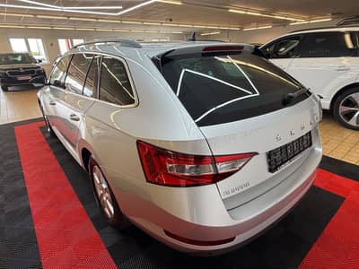 Skoda Superb Combi Ambition/Navi/LED/Kamera/TOP — slika 10
