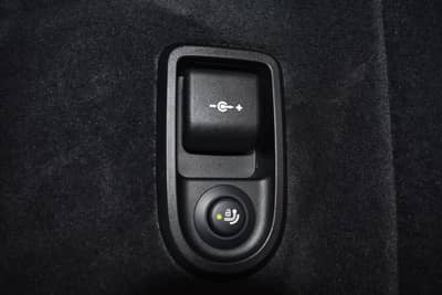 BMW 530d Touring xDrive MSport LASER/HUD/KEYLESS/AHK — slika 35