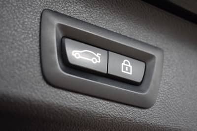BMW 530d Touring xDrive MSport LASER/HUD/KEYLESS/AHK — slika 34