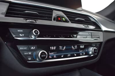 BMW 530d Touring xDrive MSport LASER/HUD/KEYLESS/AHK — slika 19