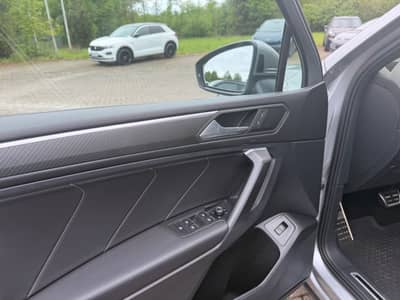 Volkswagen Tiguan Allspace R-LINE 4M HUD KEYLESS PANO DCC — slika 11