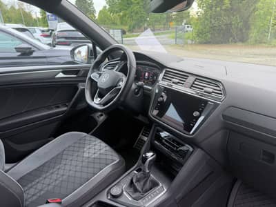 Volkswagen Tiguan Allspace R-LINE 4M HUD KEYLESS PANO DCC — slika 10