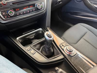 BMW 318 d xDrive Lim. Luxury-Line Navi BI-Xenon PDC — slika 20