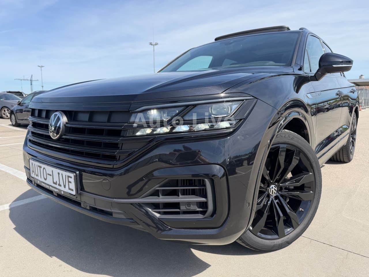 Volkswagen Touareg 3.0 TSI*R LINE*BlackS*PAN*MATRI*LUFT*VOL — slika 1