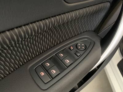 BMW 118 d xDrive Advantage°LED°SHZ°TEMPOMAT° — slika 23