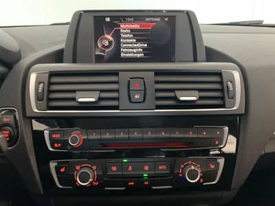 BMW 118 d xDrive Advantage°LED°SHZ°TEMPOMAT° — slika 22